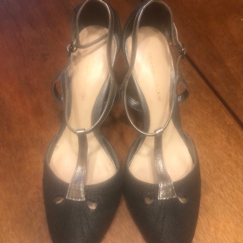 Cute t strap shoes in jeans and silver